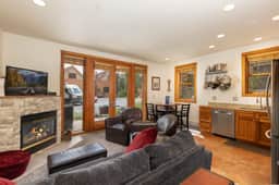 Luxury Keystone Condo with Forest Views - Image 2