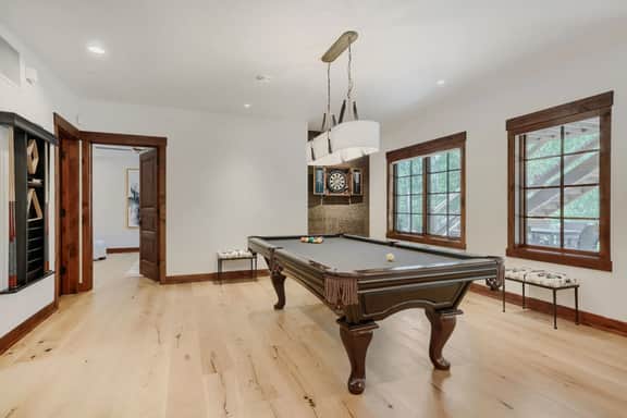 Escape to the heart of the Rockies! Luxury 5 bedroom home in Silverthorne!