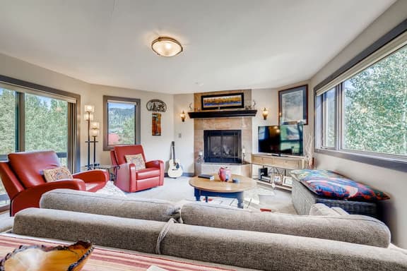 Platinum Frost Fire, Hot Tub access, Near Slopes!